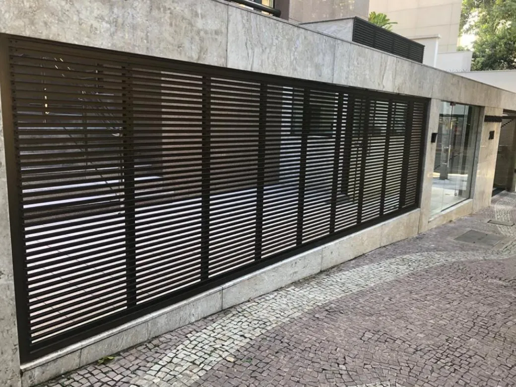 Fechamentos frontais para edifícios fabricado e instalado pela Alumarc
